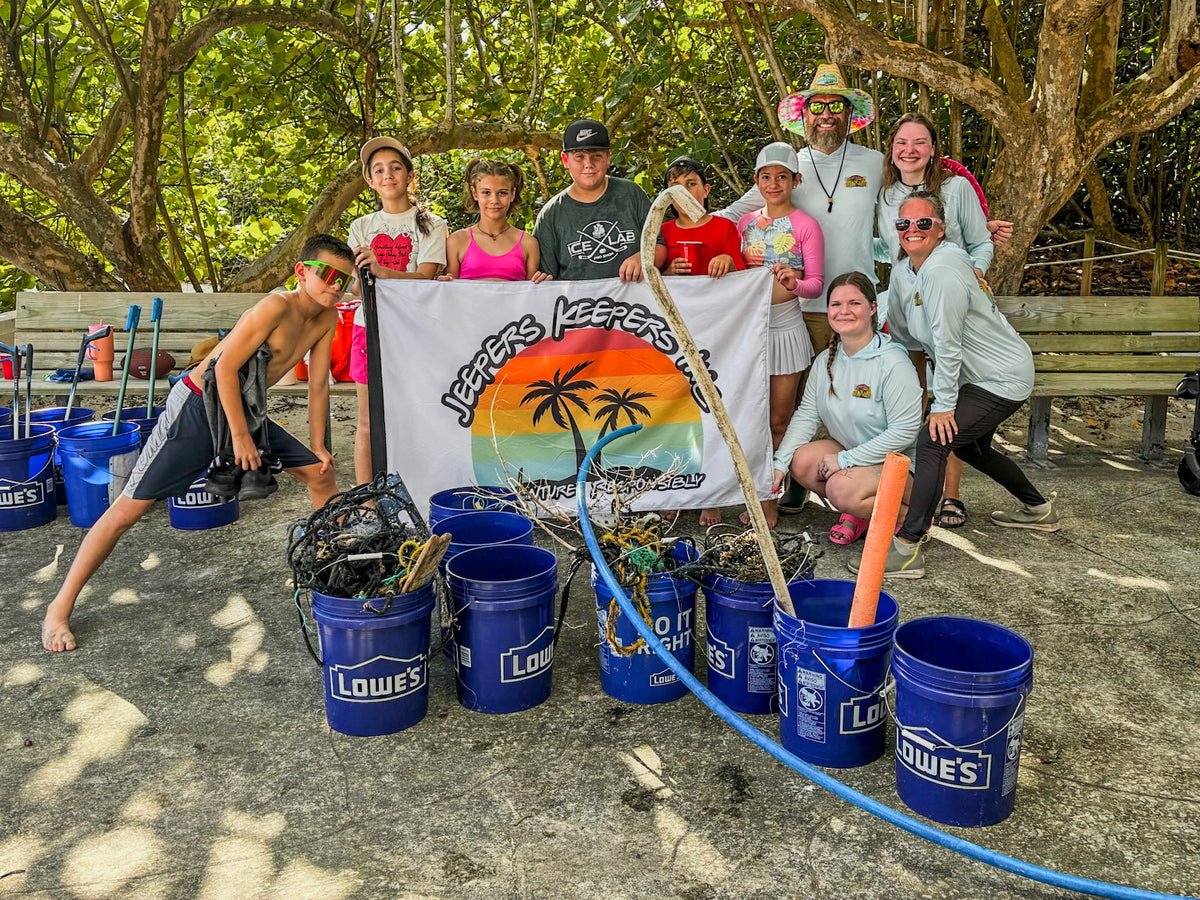 Jeepers Keepers volunteers at a cleanup event
